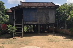 une maison typique sur pilotis