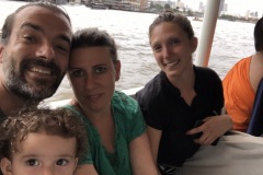 A bord du bac pour traverser la chao phraya